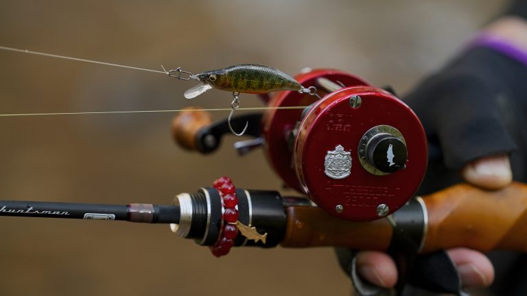 Megabass Great Hunting Huntsman with Great Hunting Humpback Trout Bait